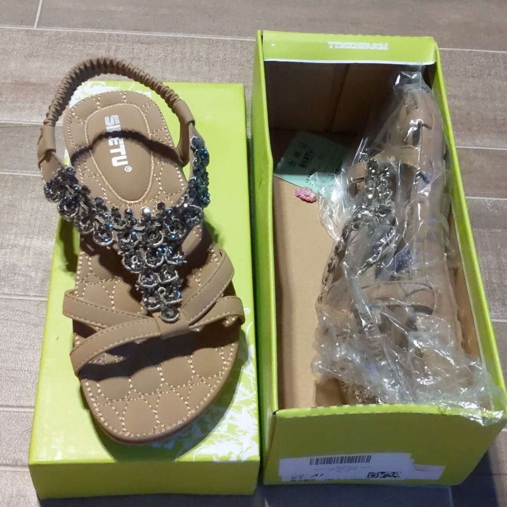 Siketu Sandals